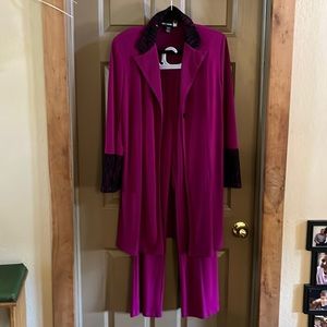 Pants suit with long tunic duster lace on the sleeves.